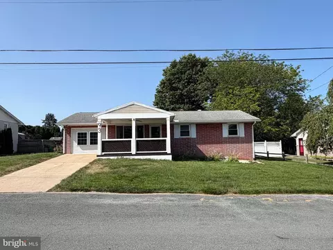 93 Sunny Ln, Chambersburg, PA 17202