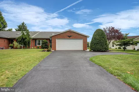 127 Chancellor Dr, Chambersburg, PA 17201