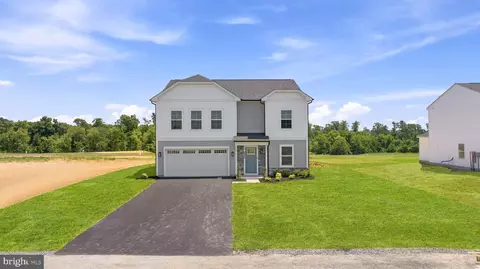 2352 Wind River Dr, Chambersburg, PA 17202
