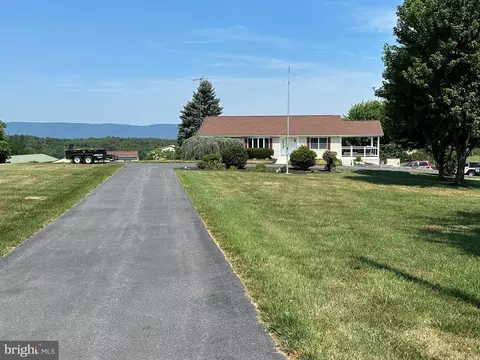 7246 Smith Rd, Chambersburg, PA 17201