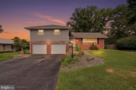 932 Sunset Ave, Waynesboro, PA 17268
