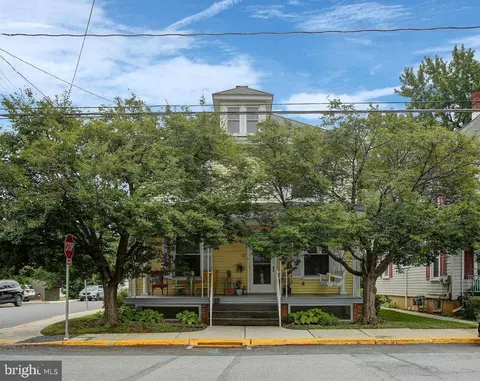 63 Linden Ave N, Greencastle, PA 17225