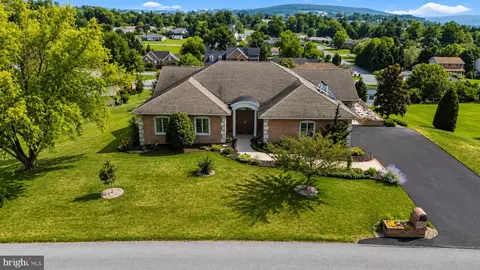 10785 Rinehart Dr, Waynesboro, PA 17268