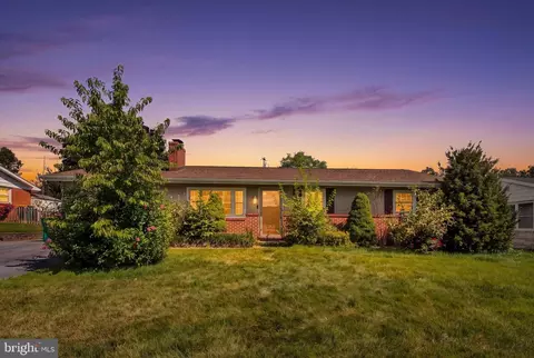926 Park St, Waynesboro, PA 17268