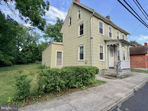 213 S S Fayette St, Mercersburg, PA 17236