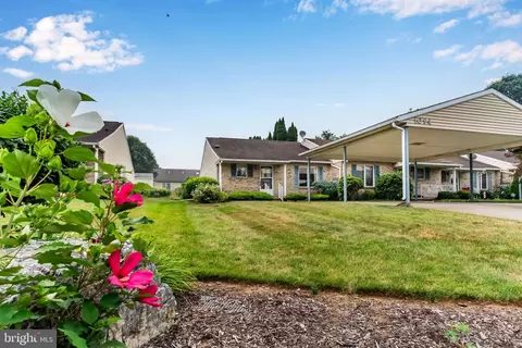 1094 Westgate Dr, Chambersburg, PA 17201