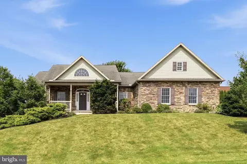 7132 Lone Ridge Ct, Fayetteville, PA 17222