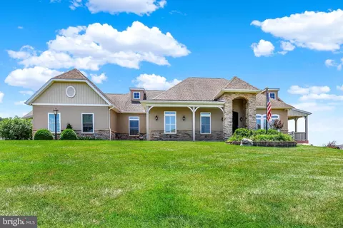 6804 Lytham Ln, Fayetteville, PA 17222