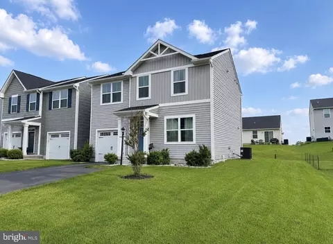 768 Raeann Dr, Greencastle, PA 17225