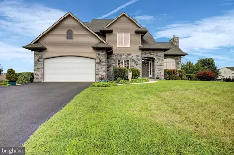 8449 Harper Dr, Waynesboro, PA 17268