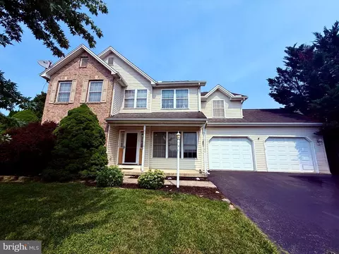 534 Carma Dr, Shippensburg, PA 17257