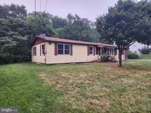 22 W Grandview Ave, Mercersburg, PA 17236