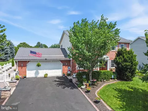 3526 Turnberry Dr, Chambersburg, PA 17202