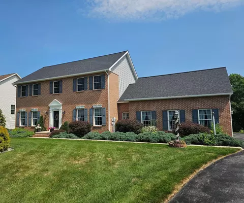 6437 Bellhurst Dr, Chambersburg, PA 17202