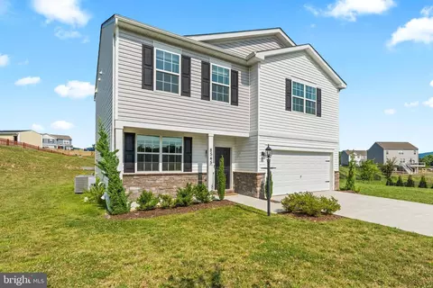 8545 Crescent Dr, Waynesboro, PA 17268