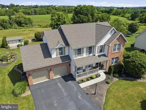 1427 Hunters Chase Chase #51, Chambersburg, PA 17202