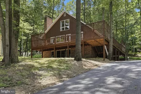 8147 Michaux Dr, Fayetteville, PA 17222