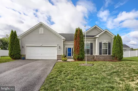 15621 Camden Dr N, Greencastle, PA 17225