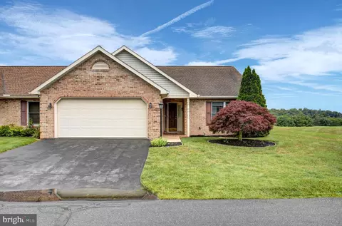 2374 Majestic Ct, Chambersburg, PA 17202