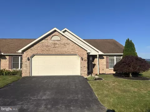 2374 Majestic Ct, Chambersburg, PA 17202