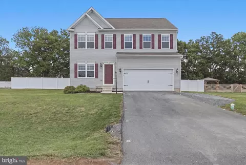 304 Paradise View Dr, Greencastle, PA 17225
