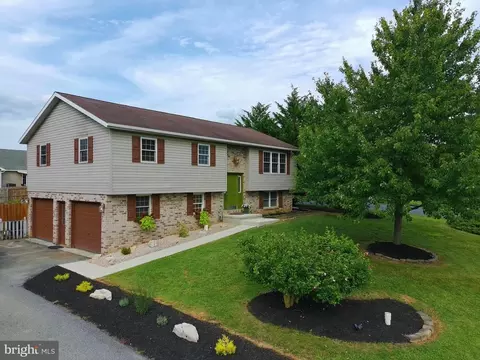 1265 Ashton Dr, Shippensburg, PA 17257