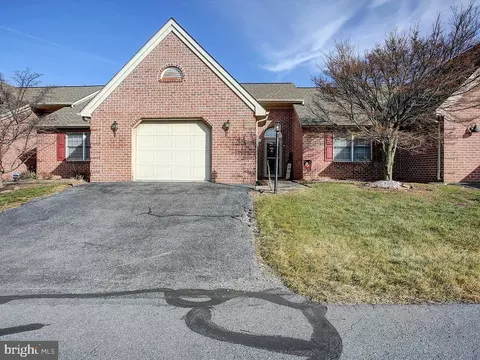 2355 Majestic Ct, Chambersburg, PA 17202