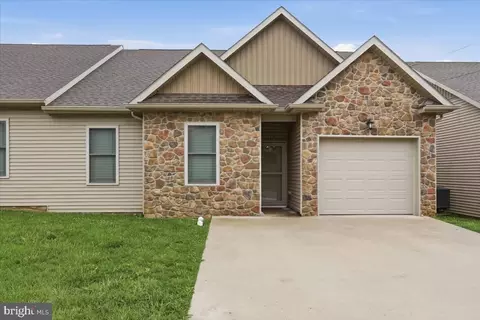 817 S Church St, Waynesboro, PA 17268