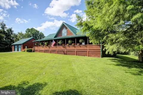 906 Pine Stump Rd, Chambersburg, PA 17202