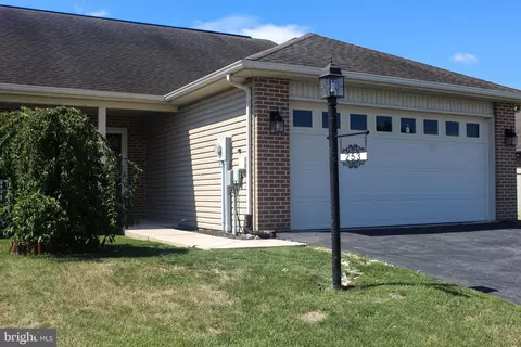 253 Lantern Ln, Chambersburg, PA 17201