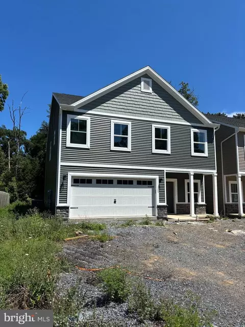1077 Dianne Dr, Waynesboro, PA 17268