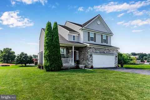 1046 Alandale Dr, Chambersburg, PA 17202