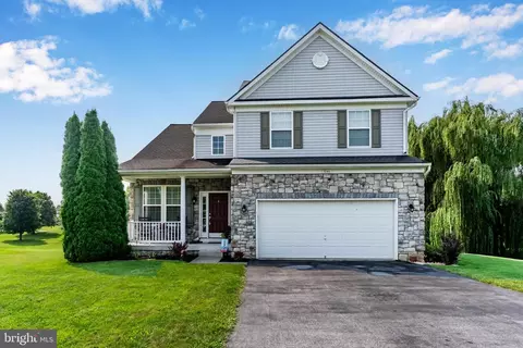 1046 Alandale Dr, Chambersburg, PA 17202