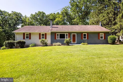 9654 Circle Dr, Chambersburg, PA 17202