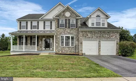 231 Scarlet Cir, Greencastle, PA 17225