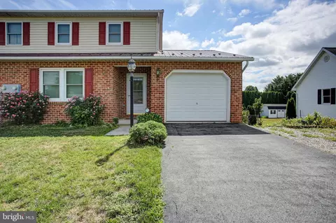 12602 Carol Ave, Greencastle, PA 17225