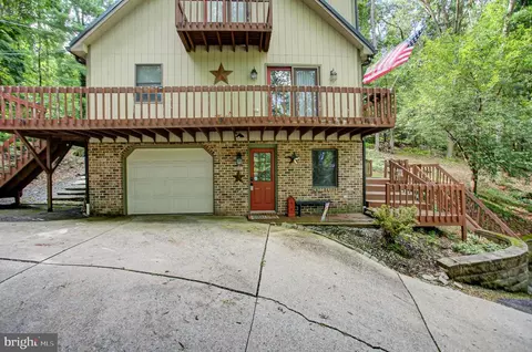8140 Michaux Dr, Fayetteville, PA 17222