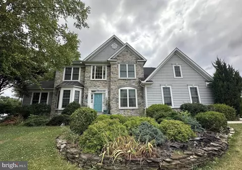 878 Joy Dr, Greencastle, PA 17225