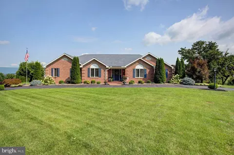 1403 Majestic Dr, Chambersburg, PA 17202