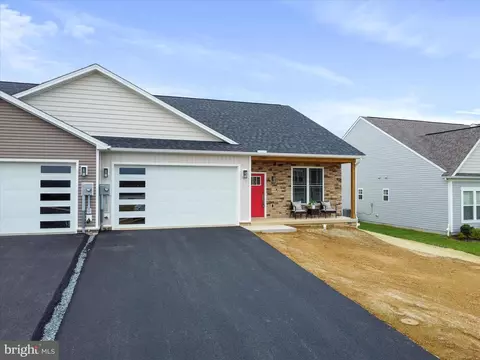 11797 Mystic Rock Ln S, Waynesboro, PA 17268
