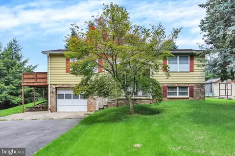 399 Garman Dr, Chambersburg, PA 17202