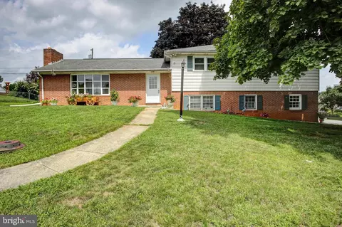 221 Harvest Ln, Chambersburg, PA 17202