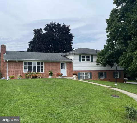221 Harvest Ln, Chambersburg, PA 17202