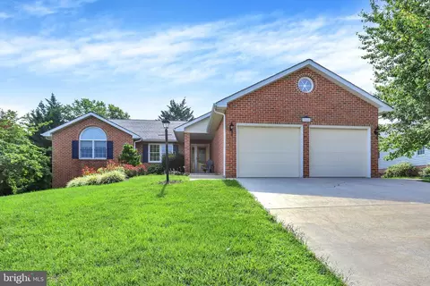 7041 Augusta National, Fayetteville, PA 17222