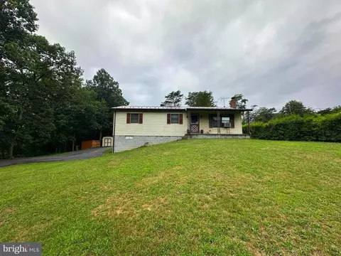 5510 Timmons Dr, Greencastle, PA 17225