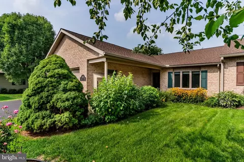 317 Woodvale Dr, Chambersburg, PA 17201