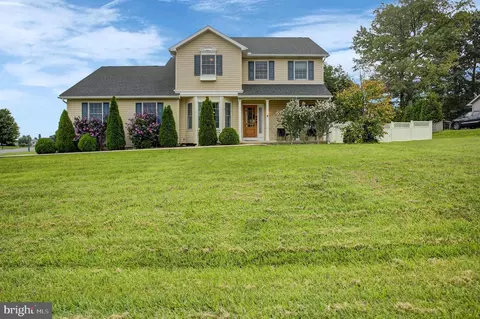 631 Eric Dr, Shippensburg, PA 17257