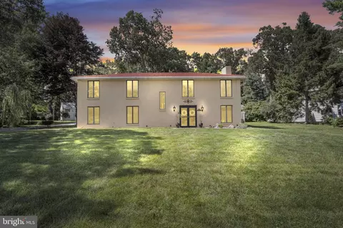 6075 Fairway Dr W, Fayetteville, PA 17222
