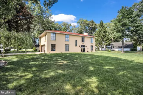6075 Fairway Dr W, Fayetteville, PA 17222