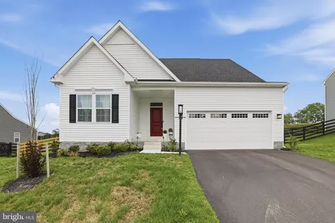 1881 Shannon Dr S, Greencastle, PA 17225